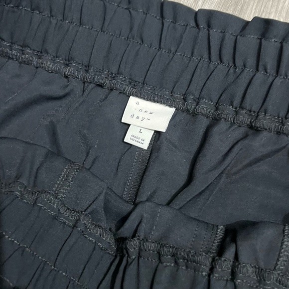 A New Day Black High Rise Paper bag Flowy Ankle Tapered Pants Size Large NEW - Picture 2 of 4